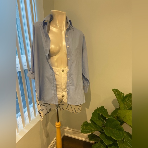 ✨SOLD✨High & Low shirt - Picture 3 of 6